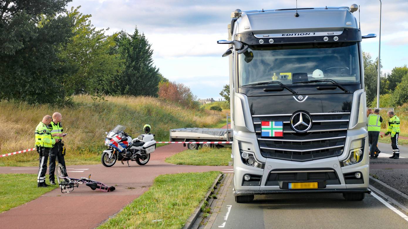 Kind op fiets ernstig gewond bij aanrijding met lege bietenwagen (Video)