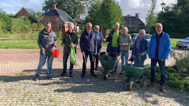 Vrijwilligers en gemeente Eemsdelta in actie tegen zwerfafval tijdens World Cleanup Day