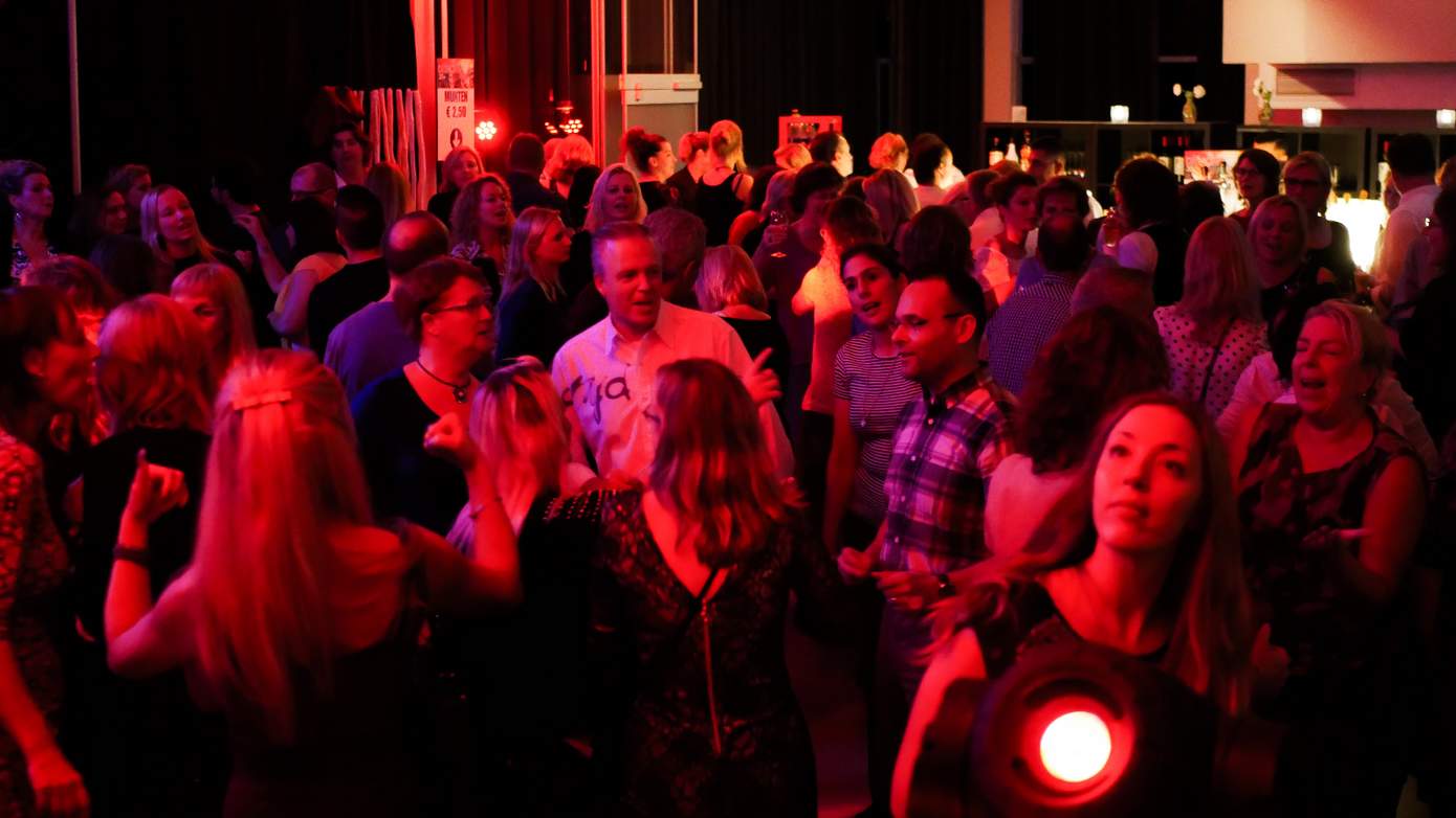 Gezellige 30+ Dancing Party op Ermerstrand op 22 Oktober 