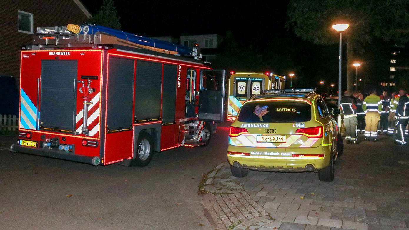 Man mogelijk door koolmonoxide onwel in woning; brandweer en traumateam ter plaatse