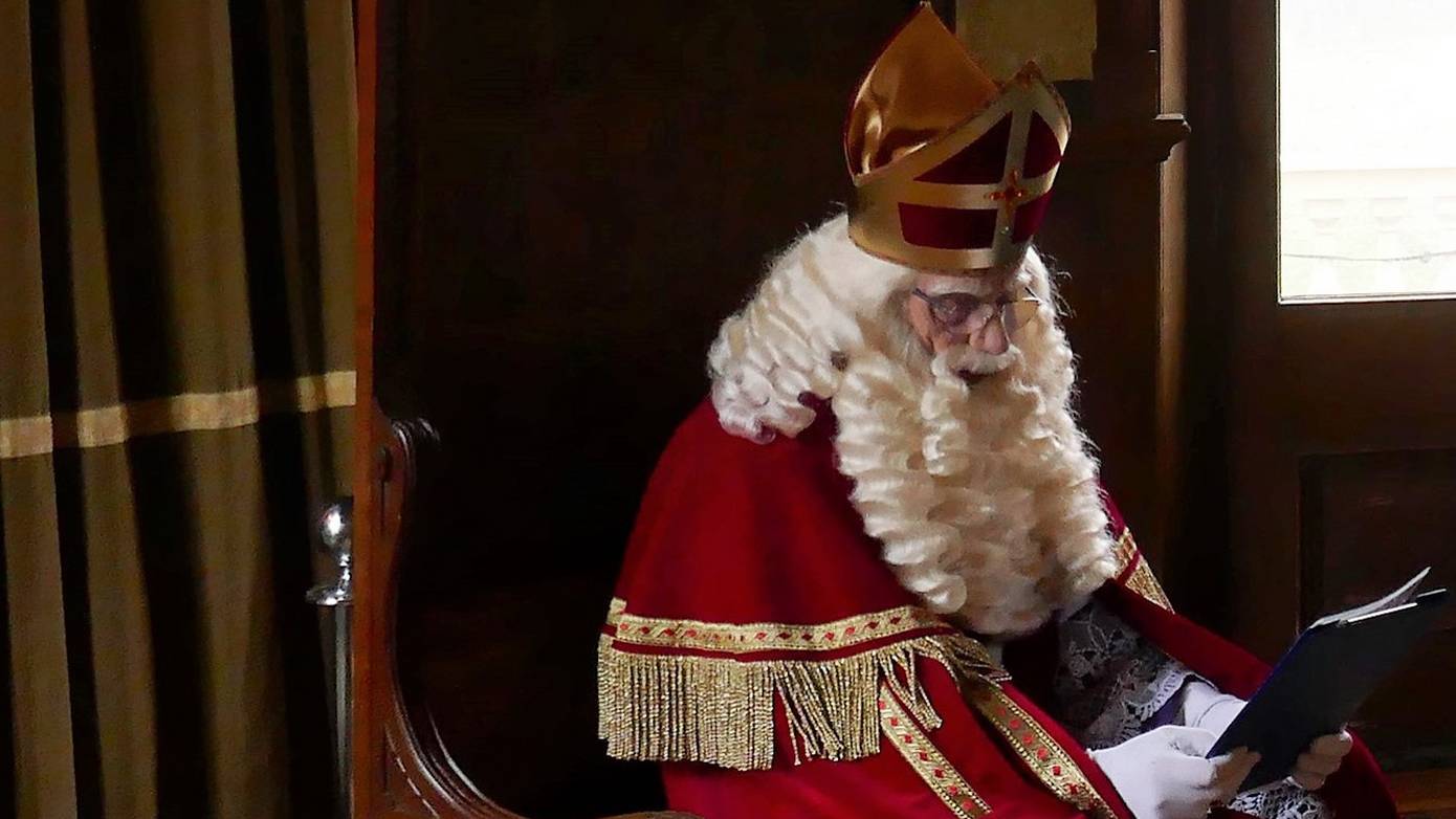 Sinterklaas en Museum Piet bezoeken Museum Nienoord