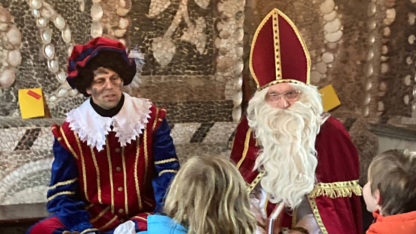 Sinterklaas en Museum Piet bezoeken Museum Nienoord