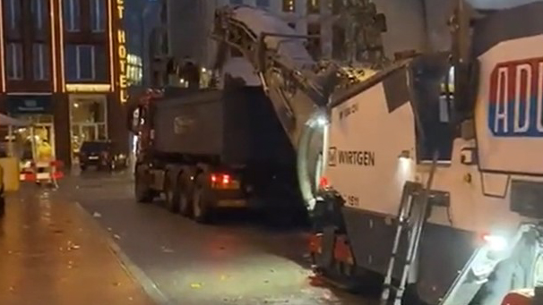 Eerste asfalt verwijderd van Grote Markt Groningen; historisch moment