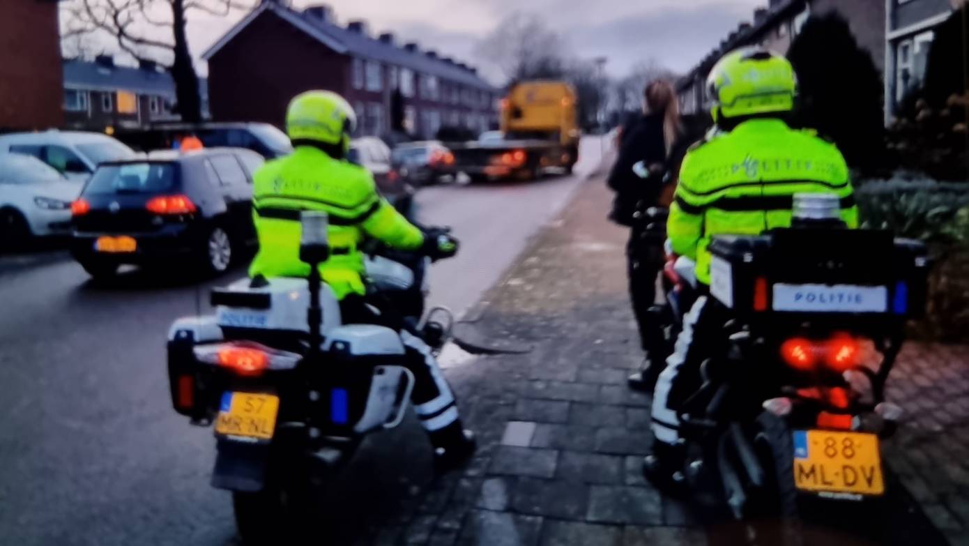 Wilde politieachtervolging eindigt in Groningse wijk Vinkhuizen; twee personen aangehouden