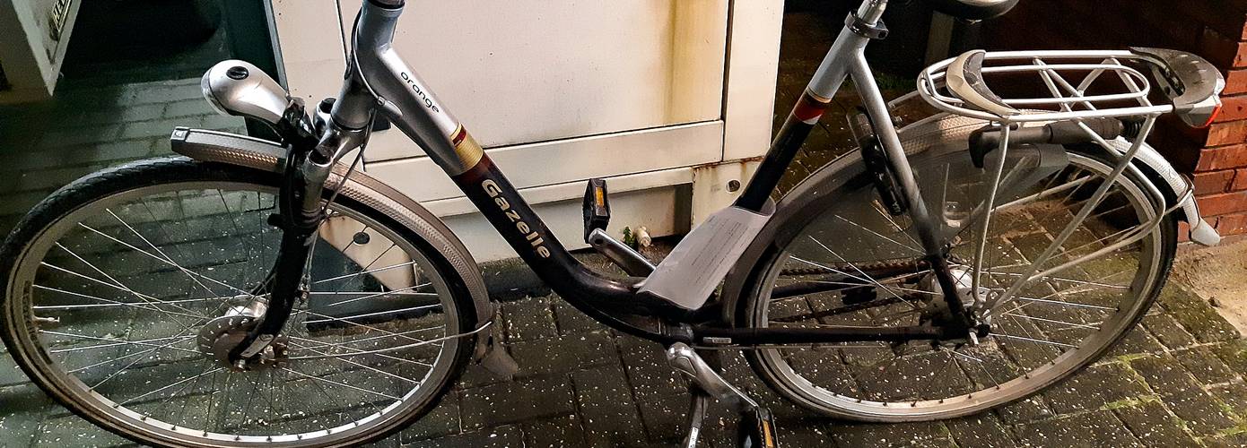 Fietsendief meldt zich vrijwillig bij het politiebureau met twee gestolen fietsen