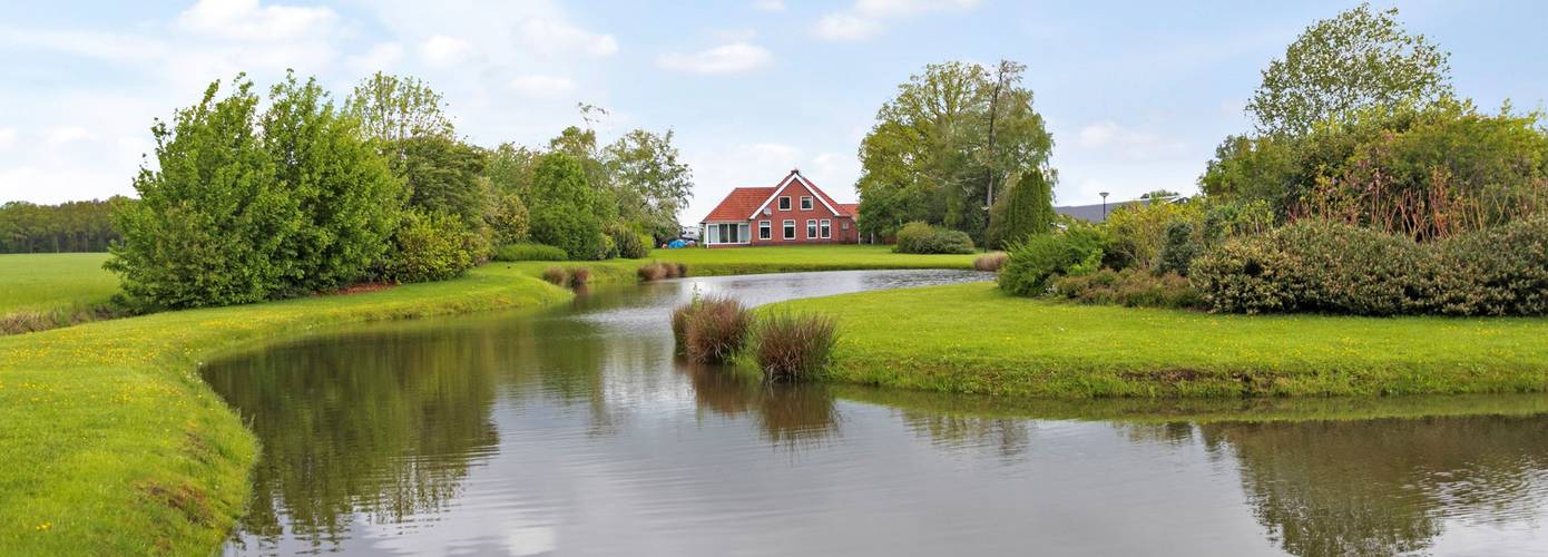 Te koop in Zevenhuizen: Woonboerderij met perceel van bijna 8000 m2