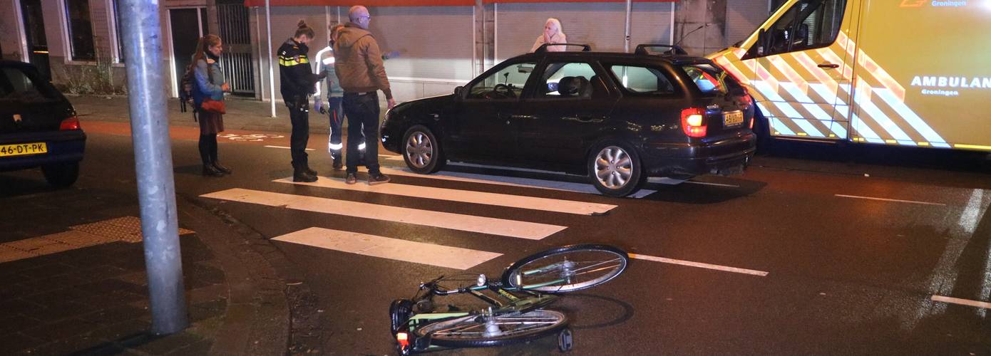 Fietser gewond naar ziekenhuis na aanrijding met automobilist stad