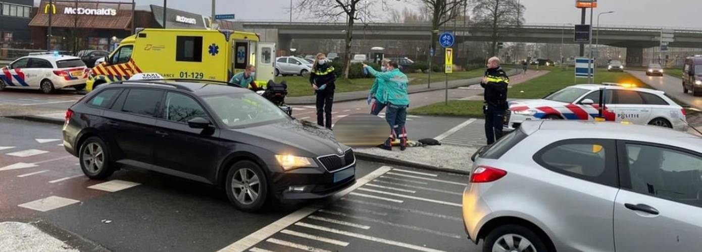 Fietser gewond naar ziekenhuis na aanrijding met automobilist Groningen