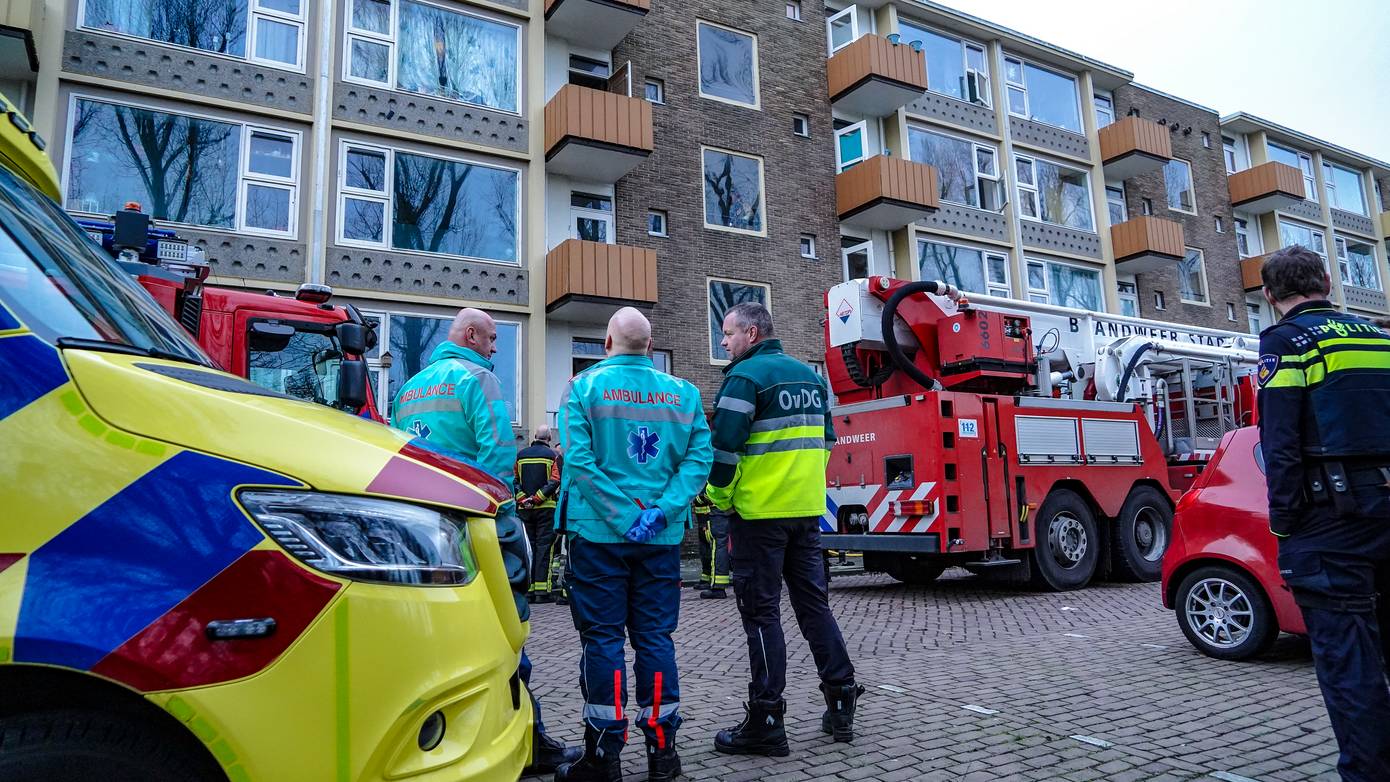 Traumahelikopter ingezet voor flatbrand in stad Groningen