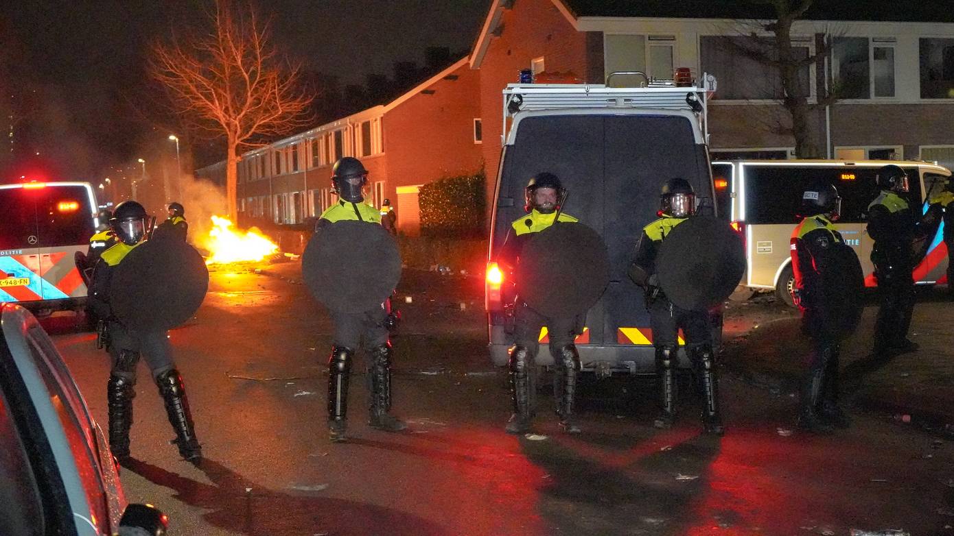 Lees terug: ME ingezet vanwege onrust & brandweer druk met meerdere branden