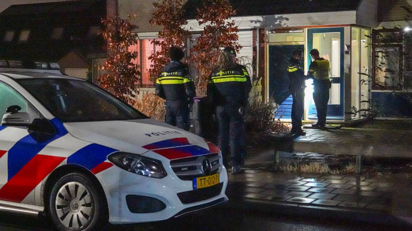 Man (21) gewond na steekpartij in Surhuisterveen (video)