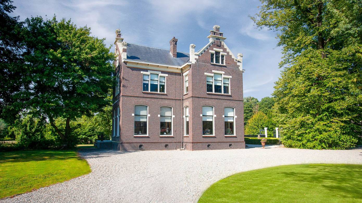 Te koop in Groningen: Prachtig rijksmonument uit 1911 met 4.210 m2 eigen grond 