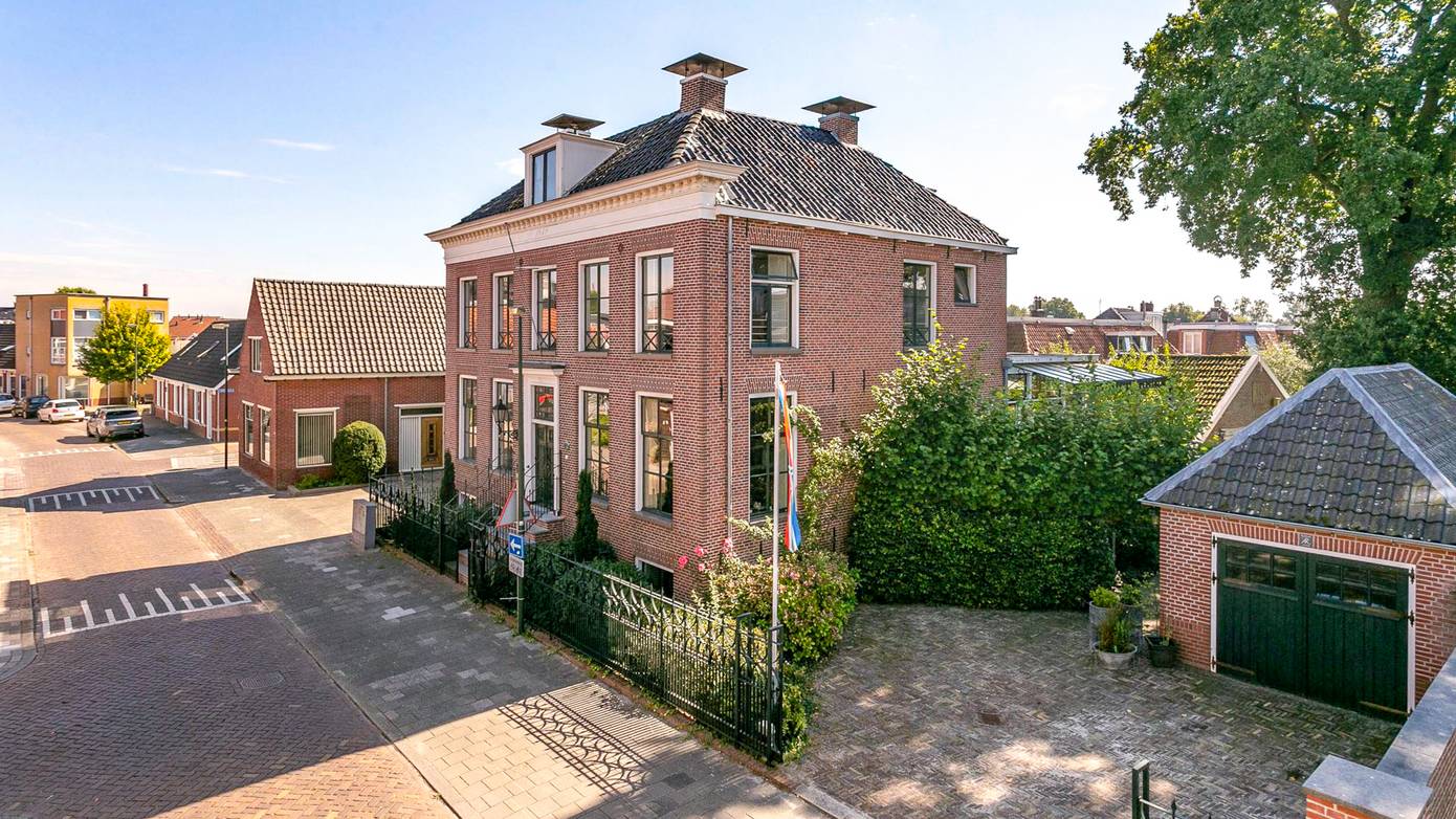 Te koop in Groningen: Prachtig duurzaam rijksmonument woonhuis met garage en lift