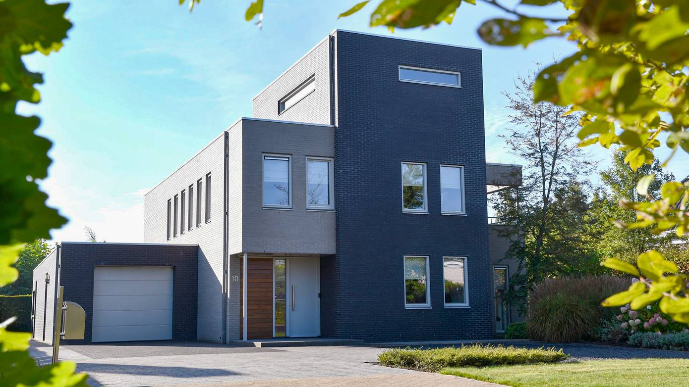 Te koop in Groningen: Strak afgewerkte villa van 300m2 met 5 slaapkamers en 3 badkamers