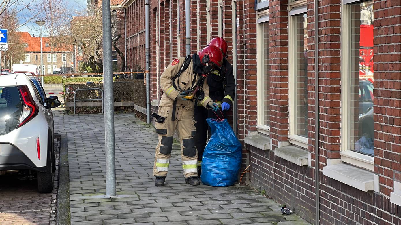 Brandweer en ambulance ter plaatse gekomen voor chemische reactie kattenbakvulling