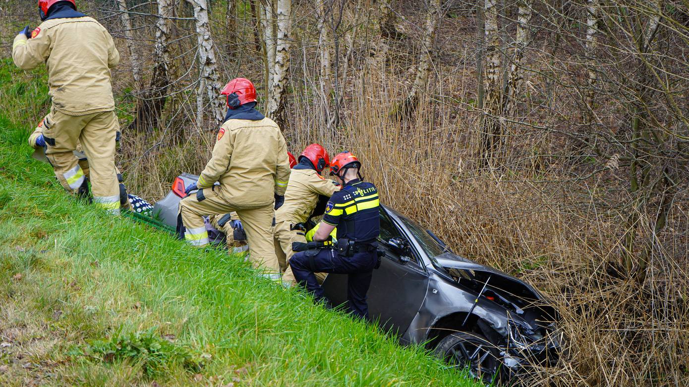 Automobilist raakt bekneld bij fors ongeval Westerbroek