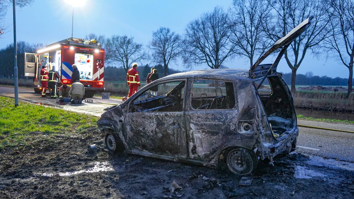 Bestuurder raakt zwaargewond bij autobrand (Video)