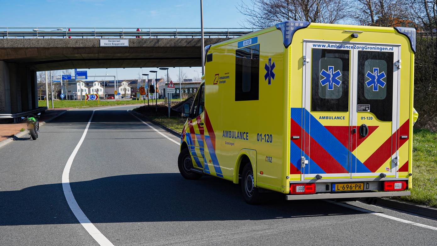 Motorrijder onderuit bij rotonde Hoogkerk