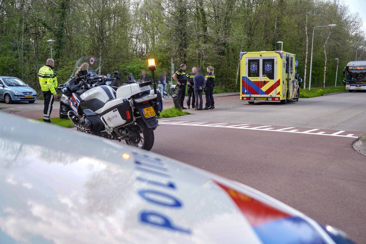 Oudere vrouw op fiets aangereden in Haren