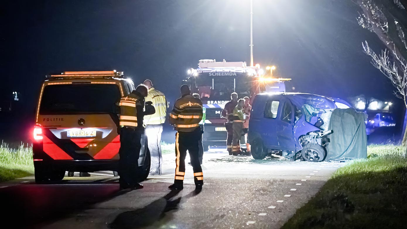 Automobilist (50) overleden bij zwaar ongeval Scheemda (Video)