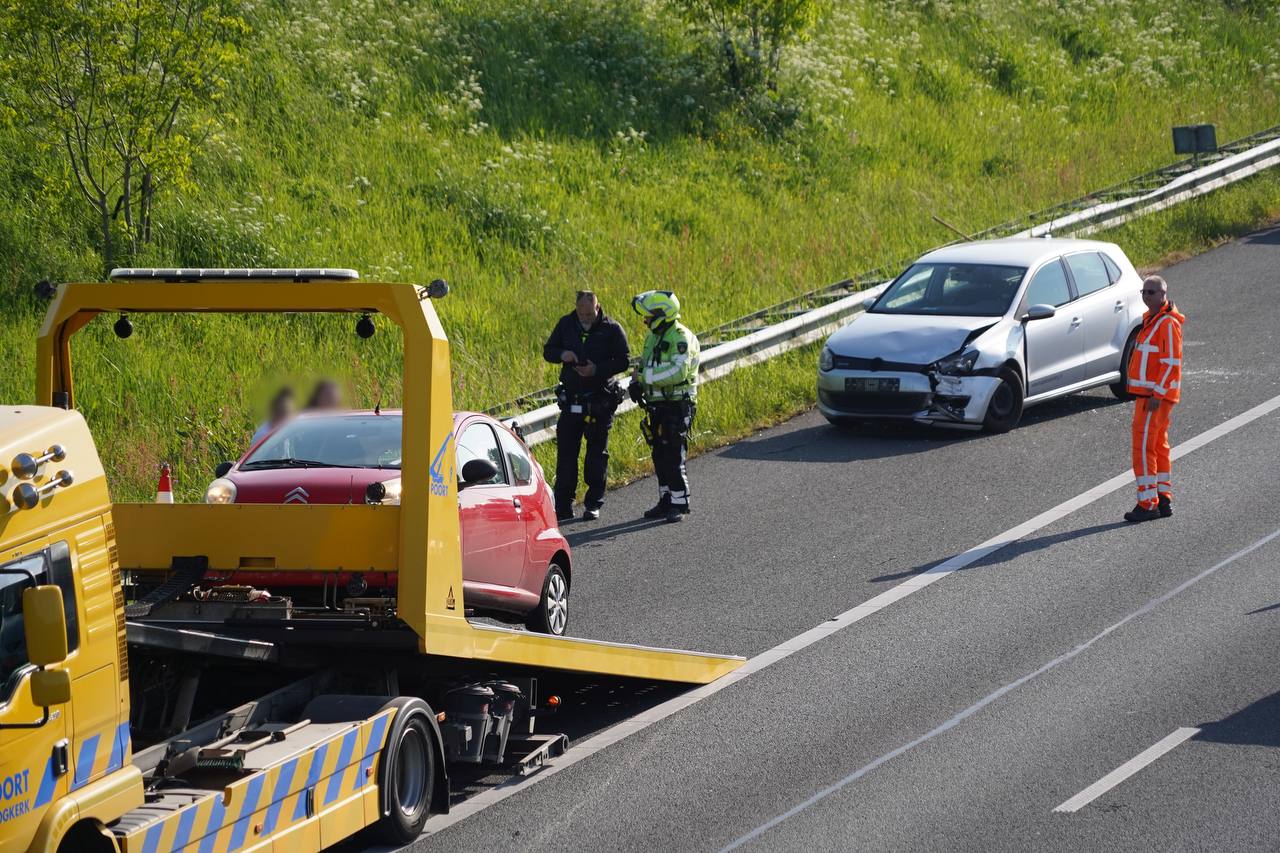 Forse kop-staart aanrijding op A7 bij Westpoort