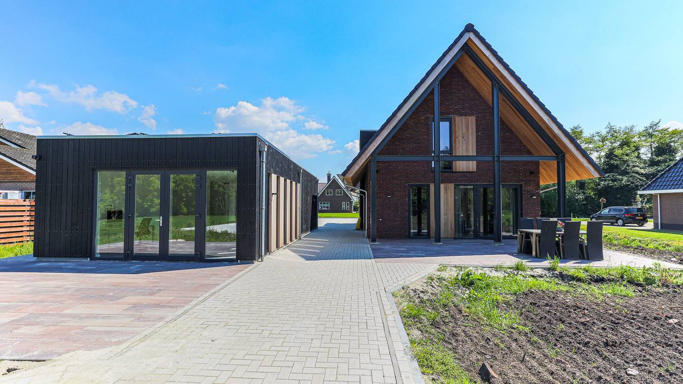 Te koop in Groningen: Grote vrijstaande villa uit 2022 op fietsafstand van de stad 