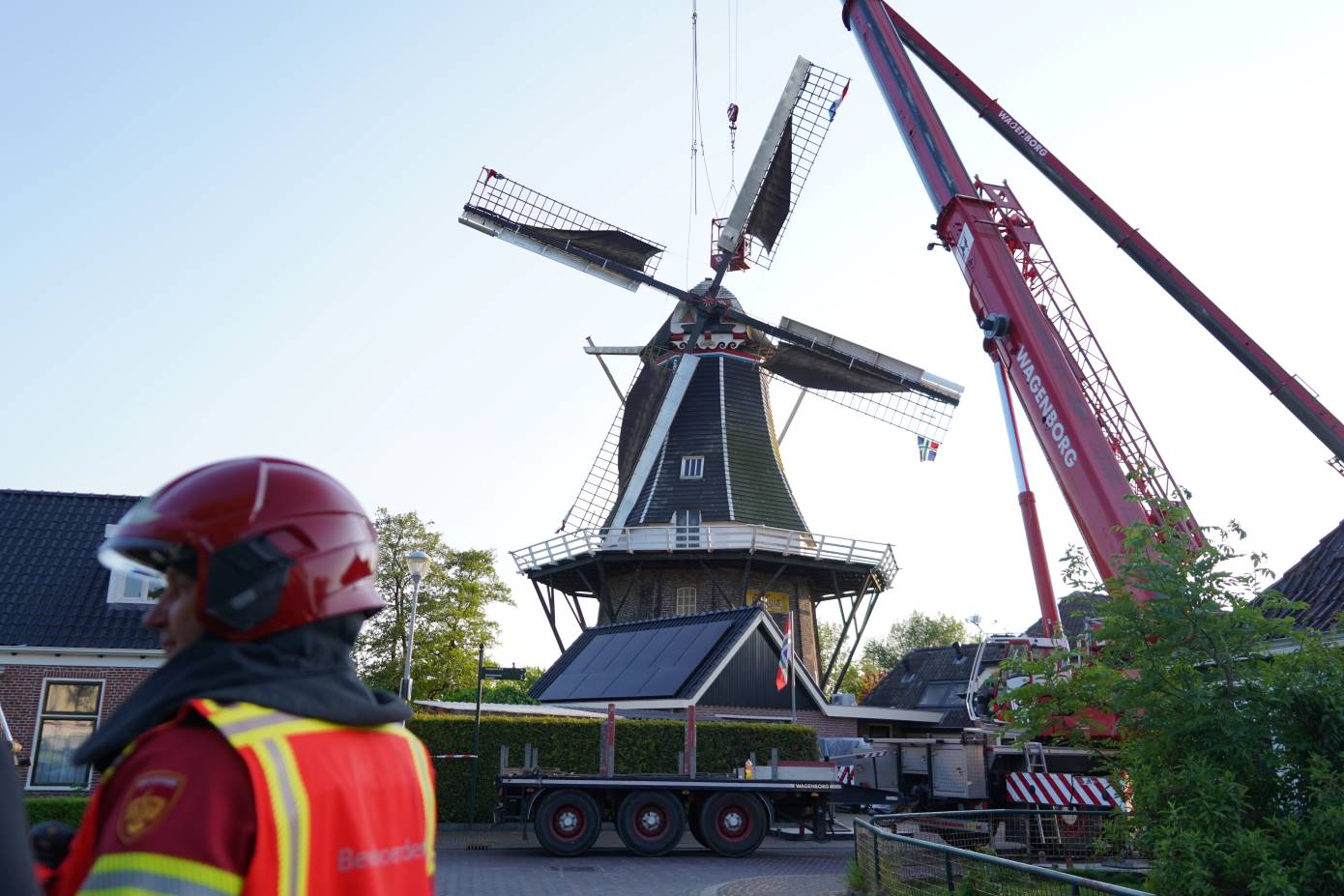As van molen in Noordhorn breekt, omgeving uren lang afgezet