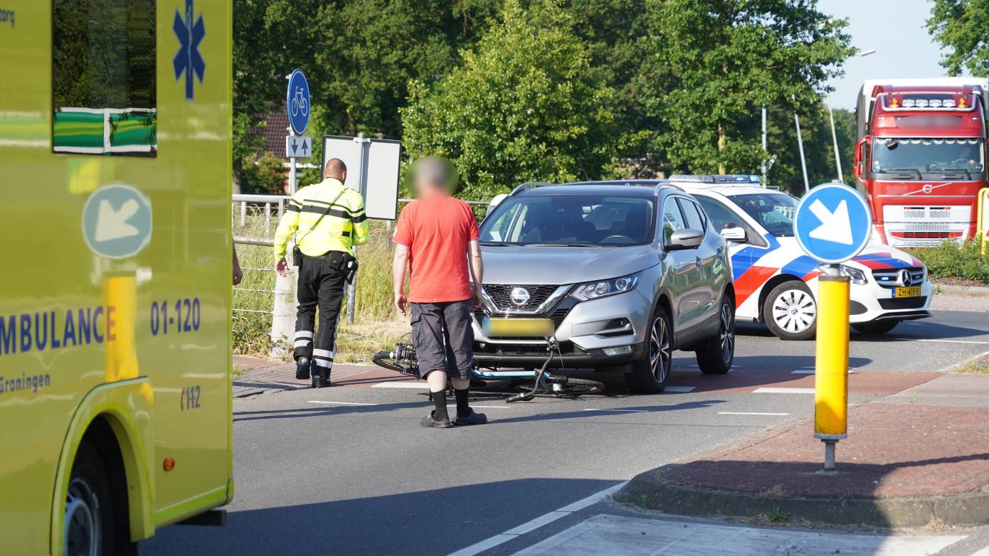 Scholier aangereden door automobilist in Leek