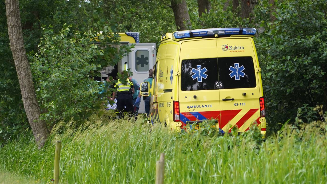 Fietser hard ten val bij Zevenhuizen; traumahelikopter gealarmeerd