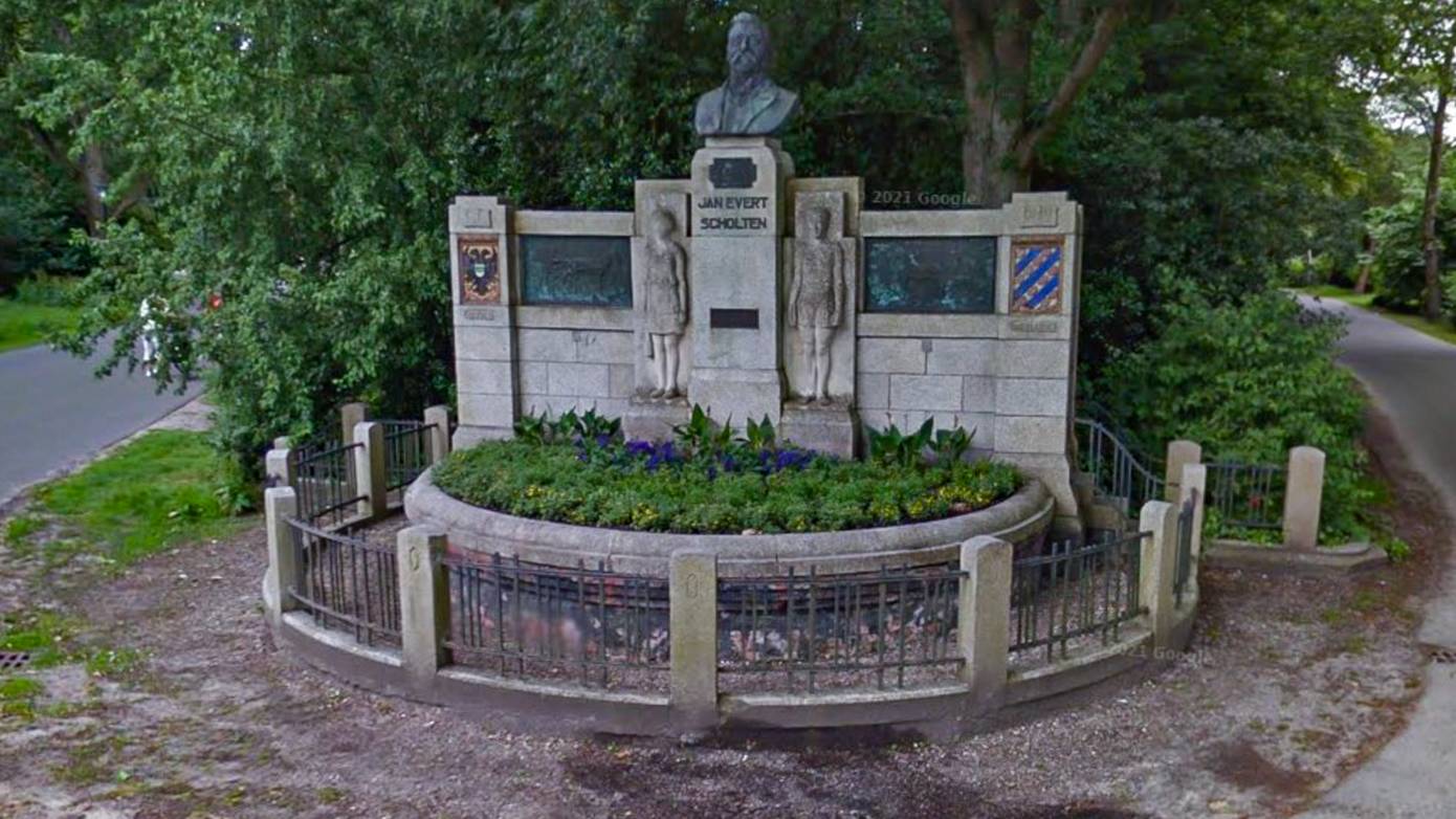 Scholtenmonument in Stadspark dat zwaar beschadigde bij dodelijk ongeval weer volledig hersteld