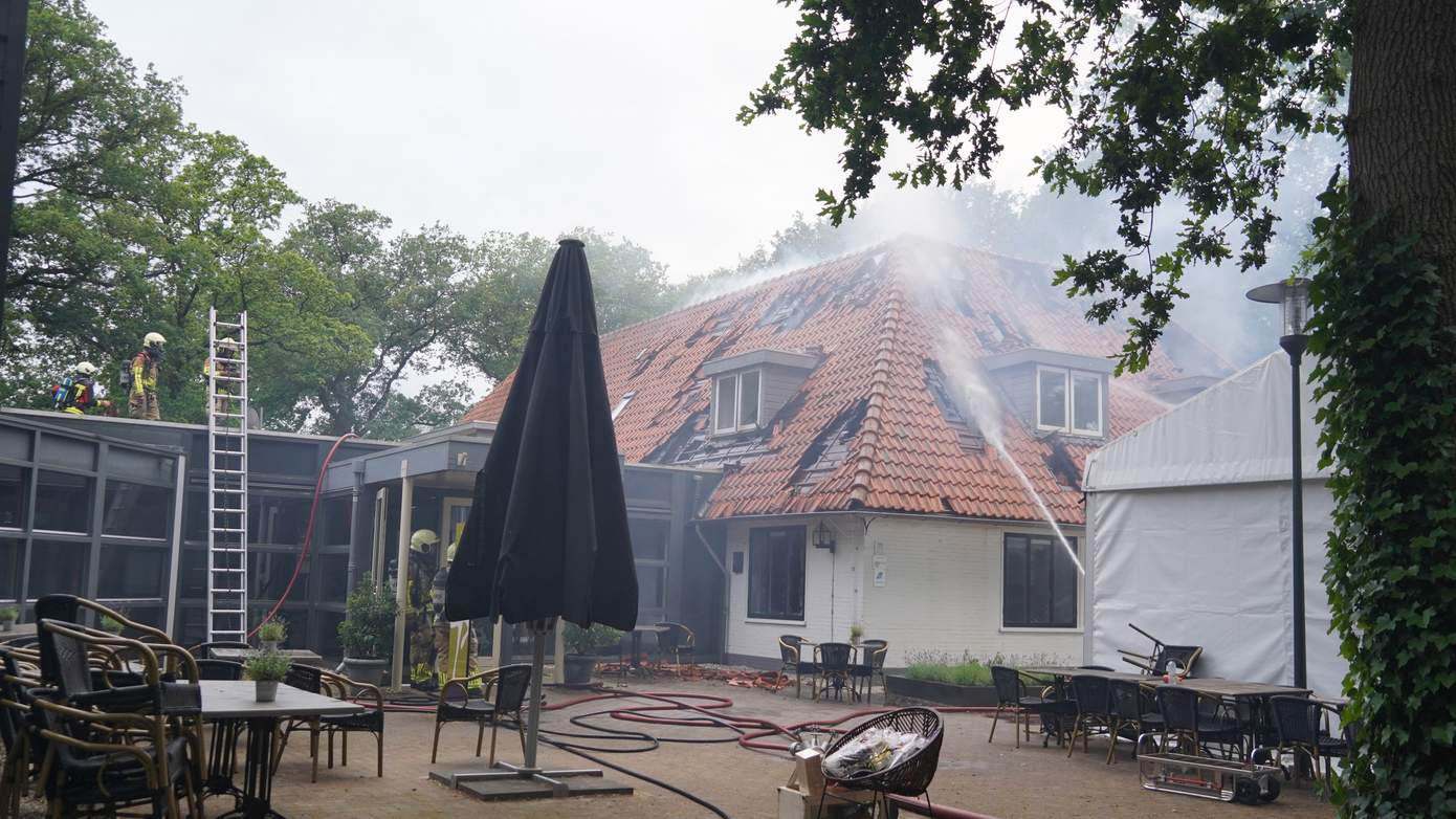 Grote brand tijdens bruiloft met ongeveer 100 personen (video)