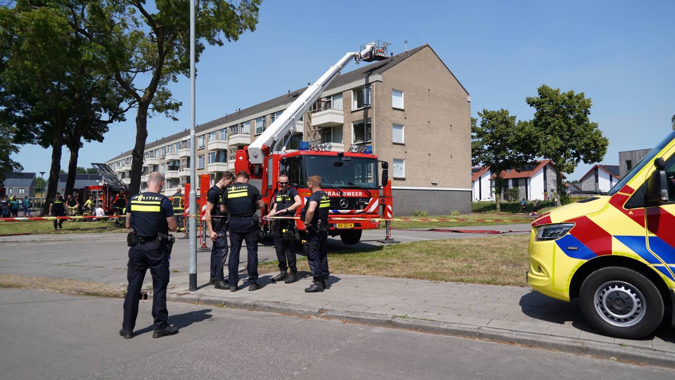 Grote brand bij flatgebouw in Sappemeer