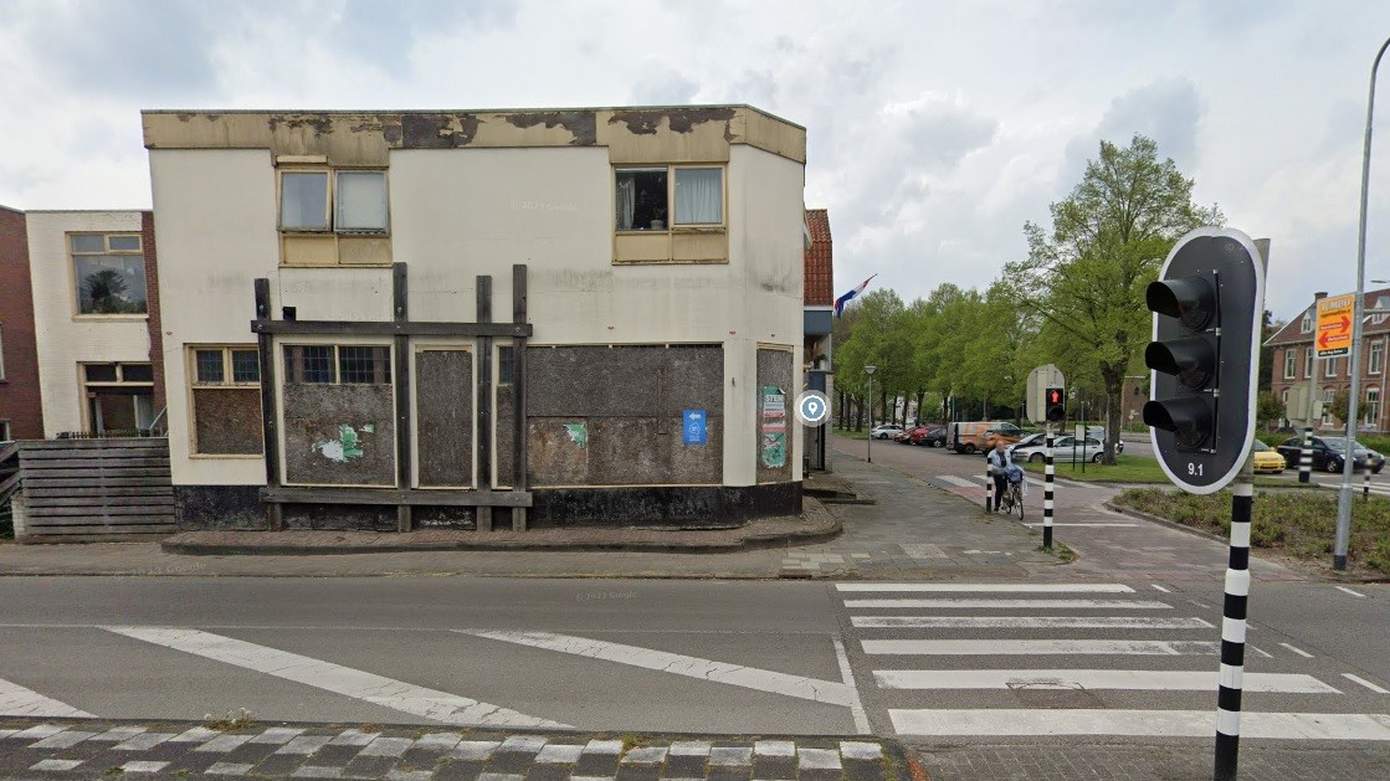 Gemeente koopt vervallen pand op kruising Meint Veningastraat en de Kerkstraat in Hoogezand voor miljoen euro