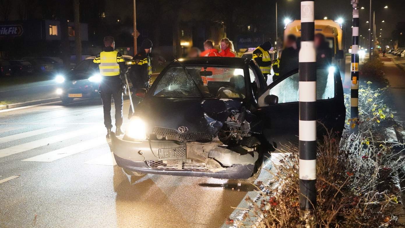 Veel schade na kop-staart botsing in stad