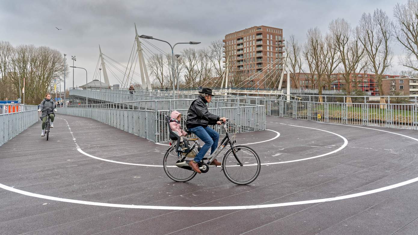 Hellingbanen Gerrit Krolbrug na 2,5 jaar weer in gebruik