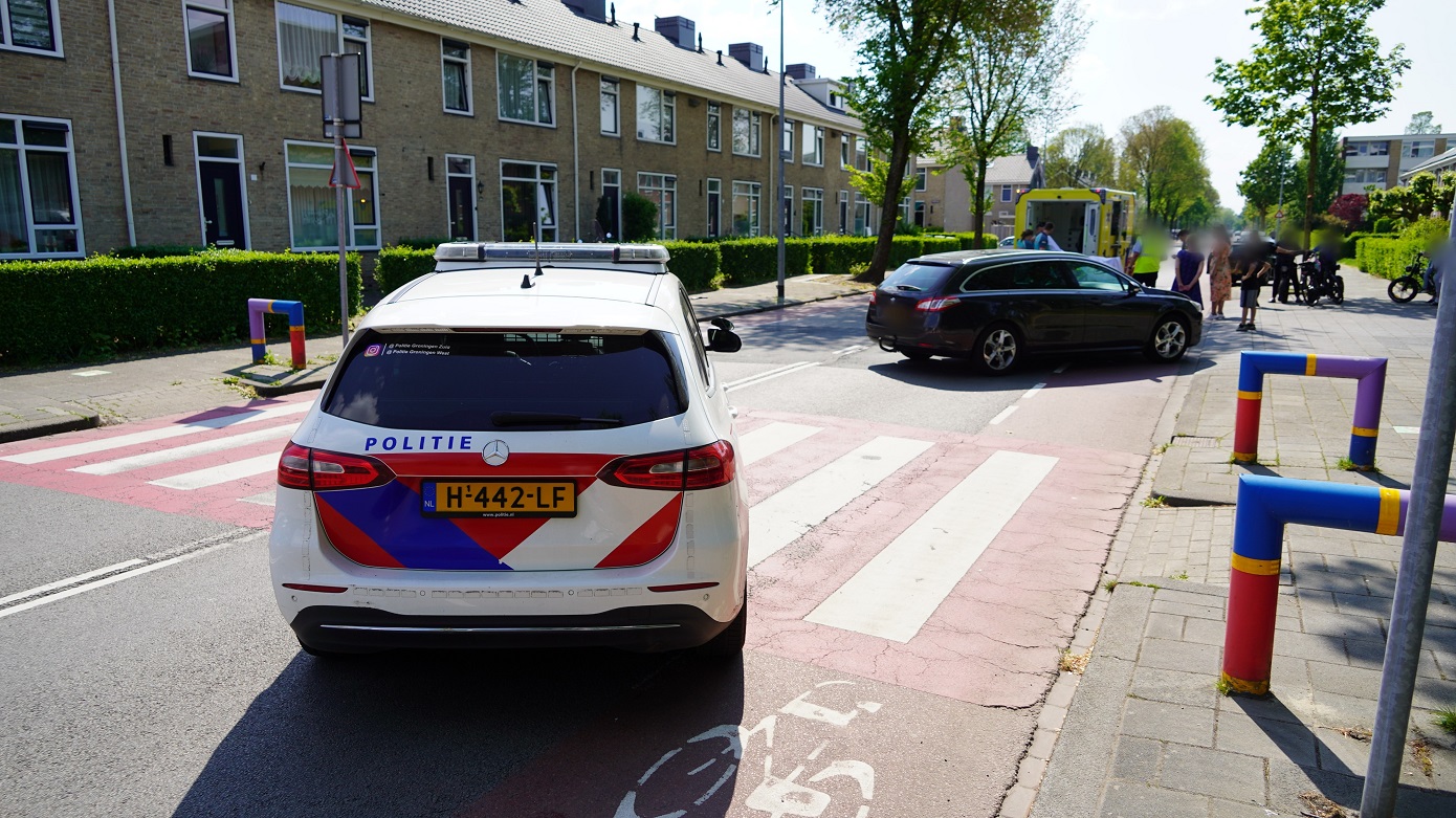 Fietser gewond na aanrijding met auto in Groningen