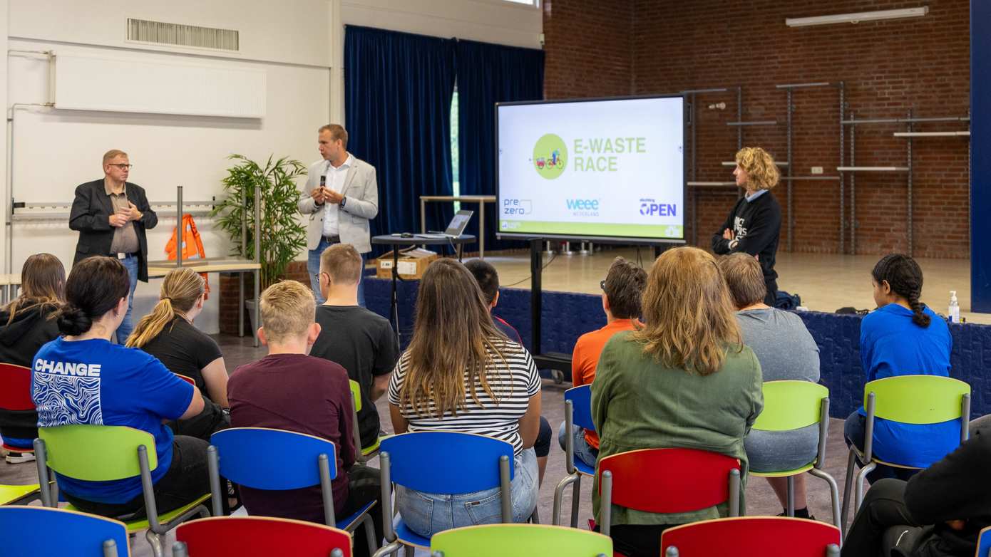 Oldambt en Westerwolde scholen strijden tegen elektronisch afval!