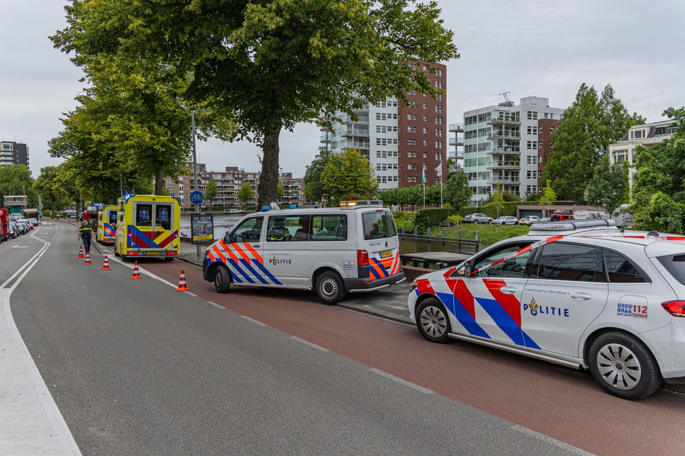 Overleden persoon aangetroffen Emmabrug 1