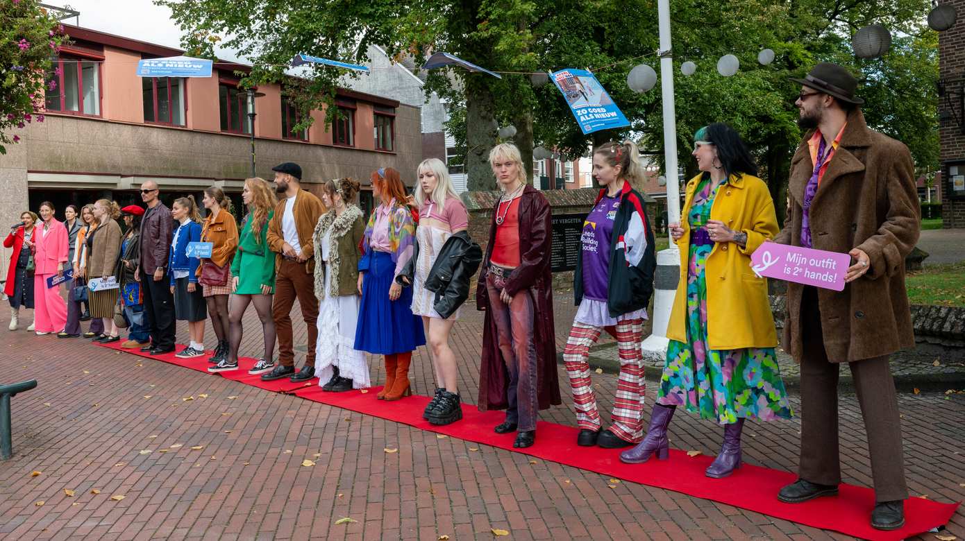 Modeshow van zeven kilometer start Afvalvrijdagen