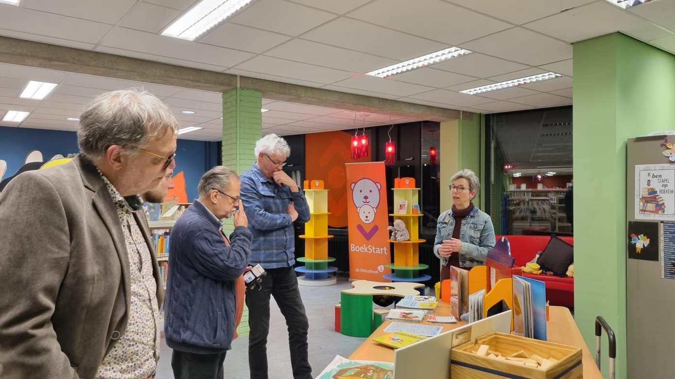 Raad op bezoek bij bibliotheek Delfzijl