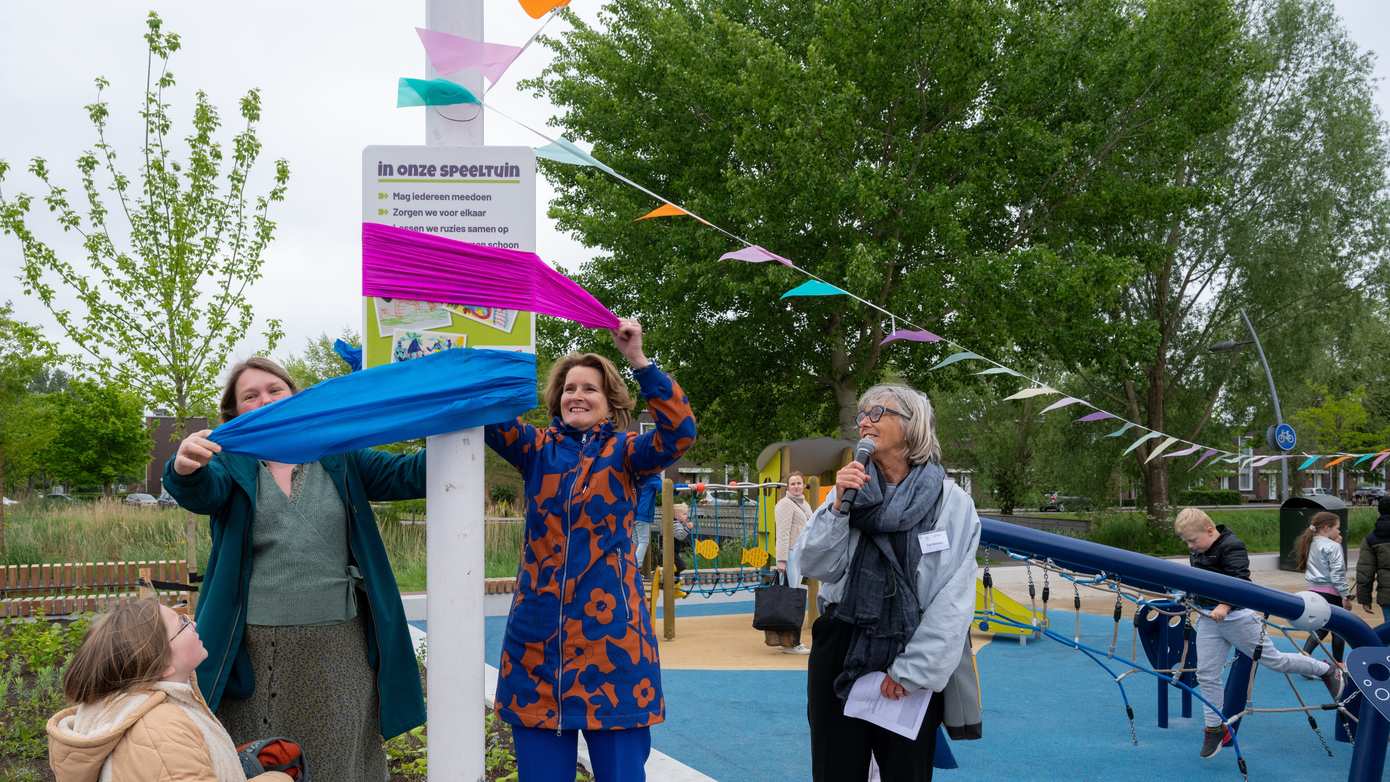 Feestelijke opening winkelplein Lewenborg