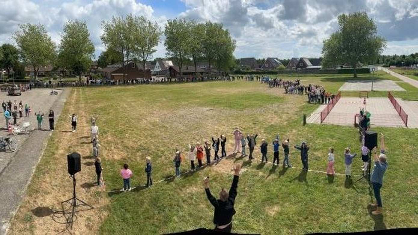 Feestelijke onthulling naam voor het nieuwe kindcentrum in Muntendam