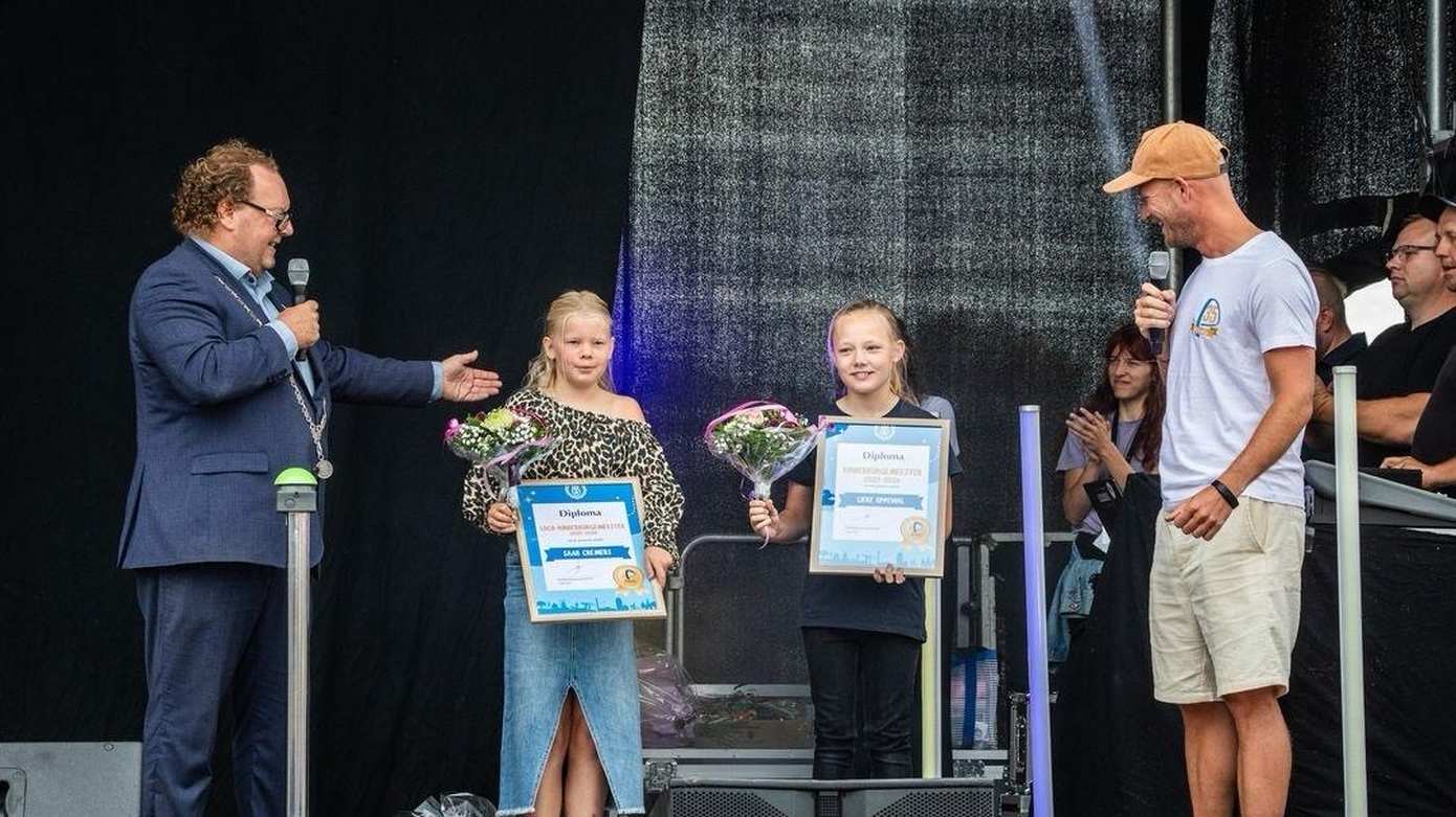 Lieke benoemd tot eerste kinderburgemeester en Saar tot loco-kinderburgemeester van de gemeente Pekela