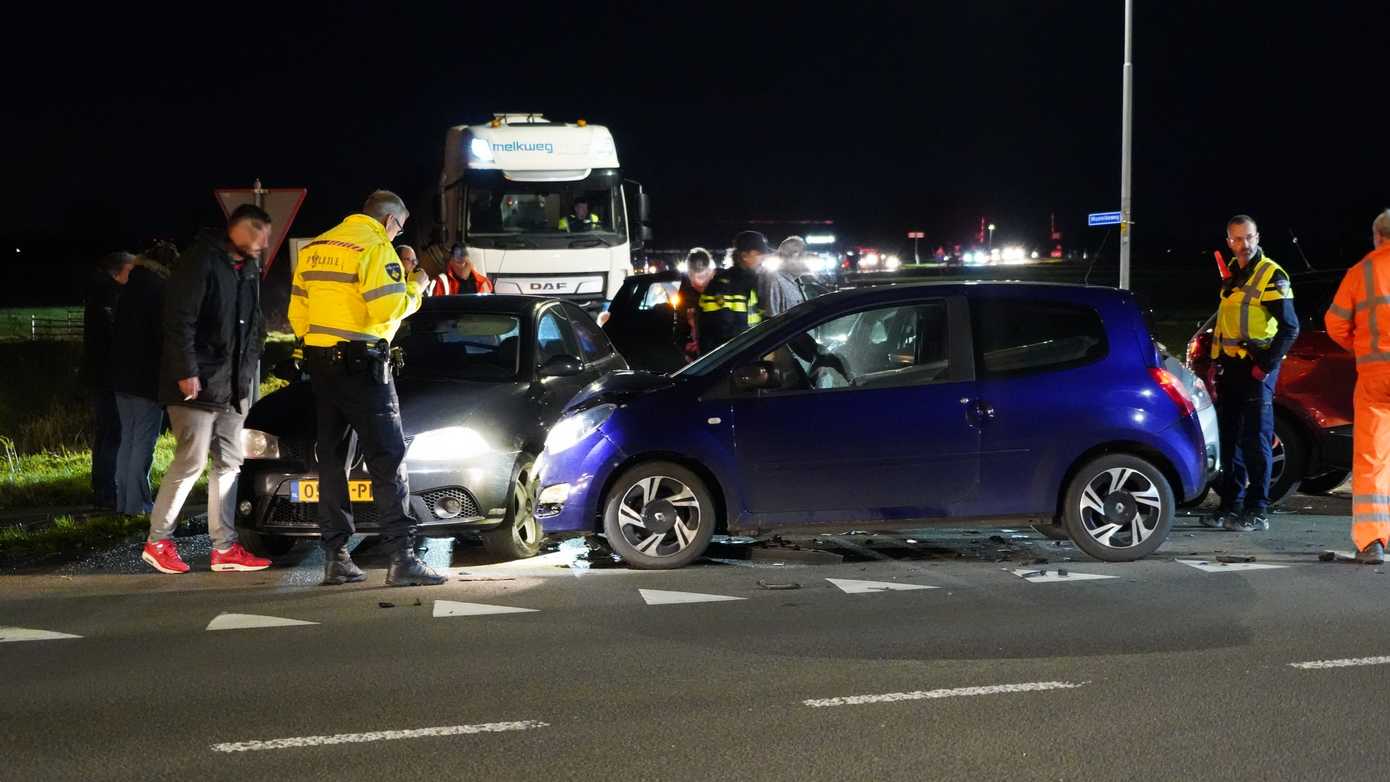 Forse schade bij aanrijding tussen vier auto's