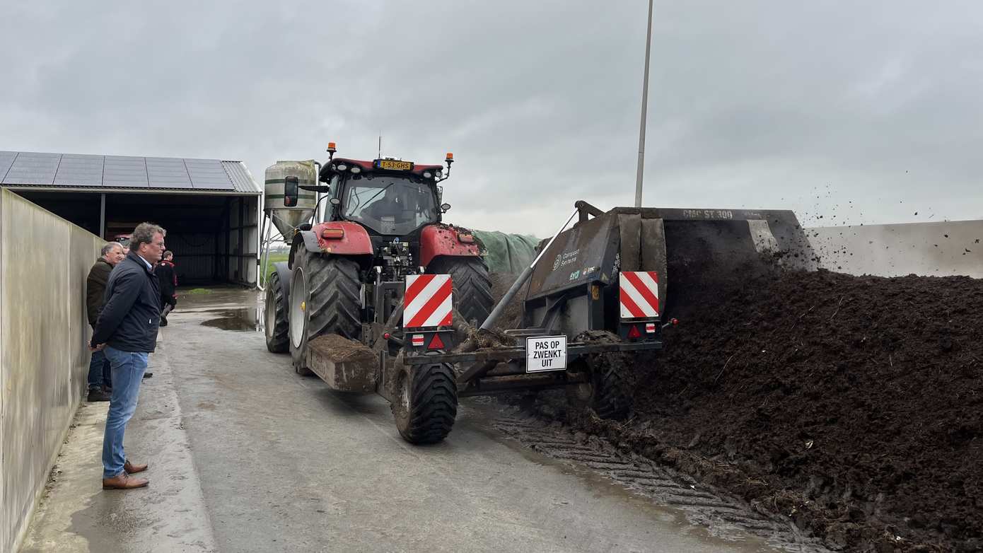 Bermgras krijgt tweede leven als compost bij de boer