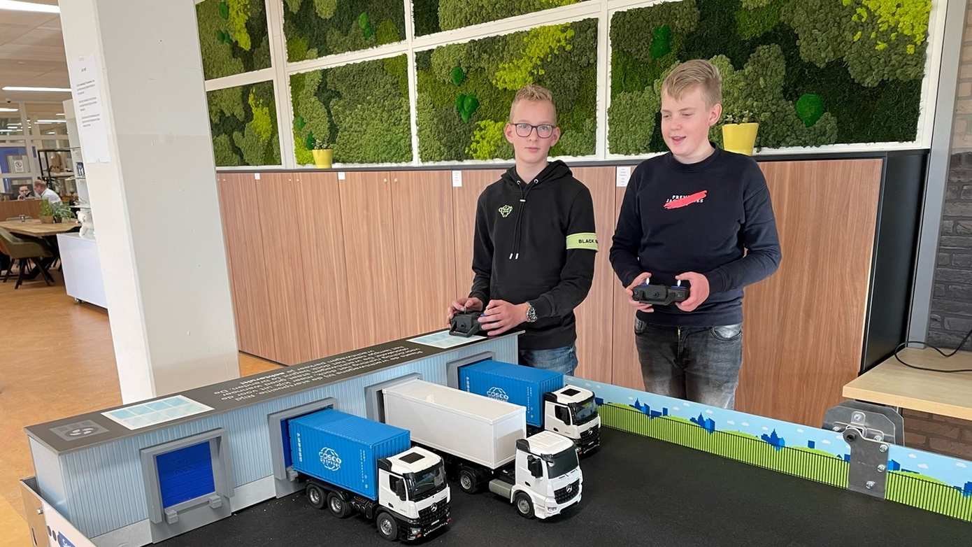 Leerlingen Ubbo Emmius ontdekken de wereld van transport en logistiek