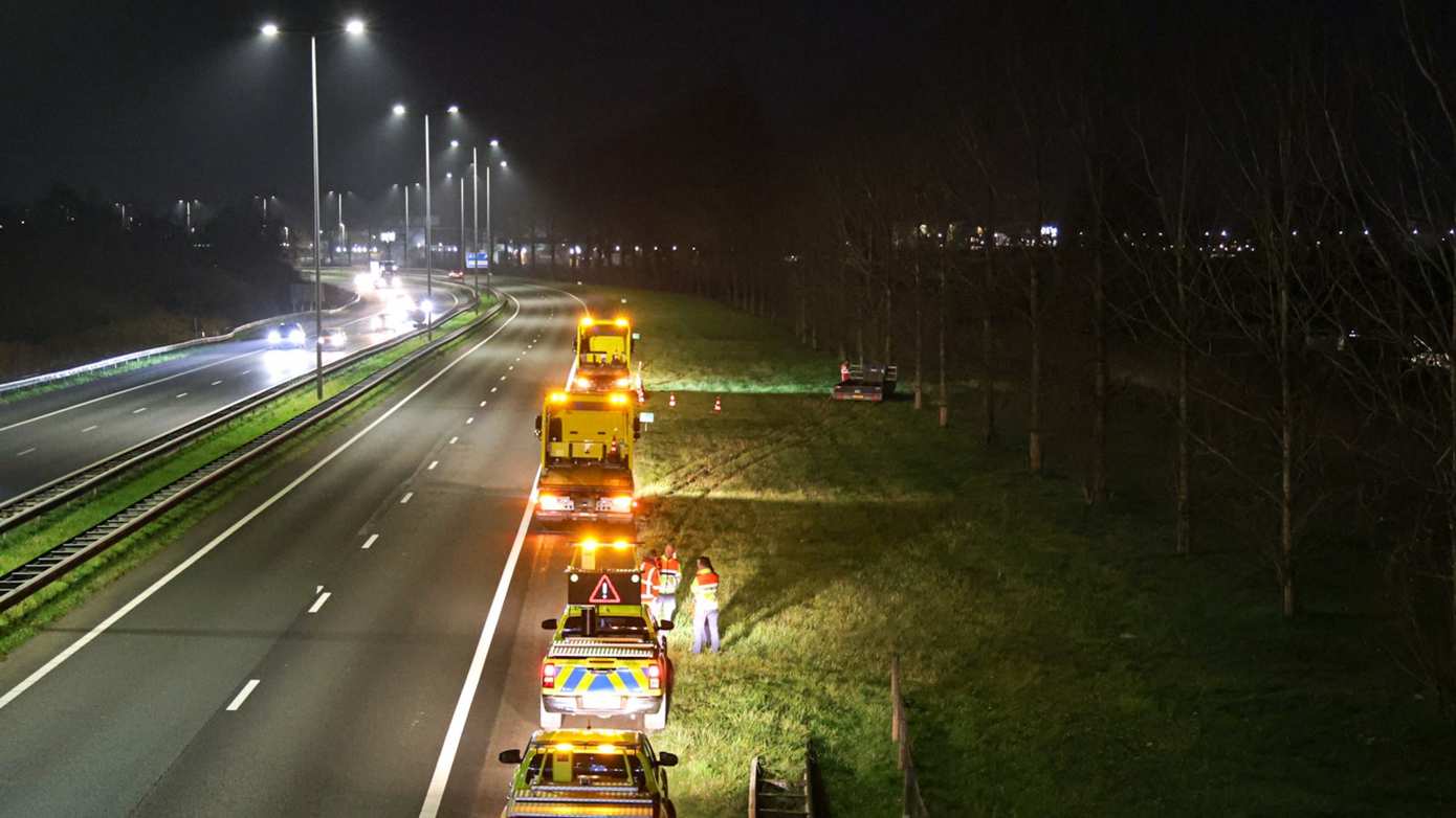 Voertuig verliest aanhanger op A7