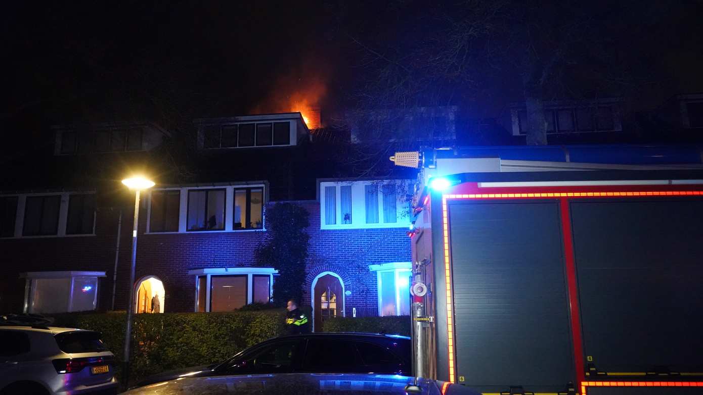 Forse uitslaande brand in woning in Helpman