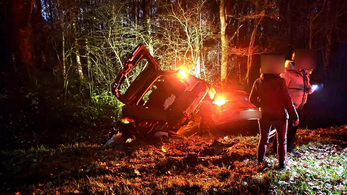 Twee gewonden nadat twee auto's sloot in rijden