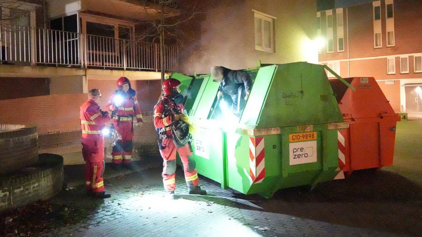Man aangetroffen in brandende bouwcontainer